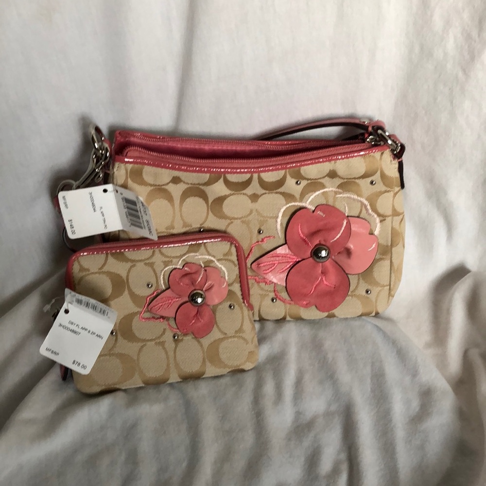 Coach bag with leather flower and matching wallet - Picture 1 of 3
